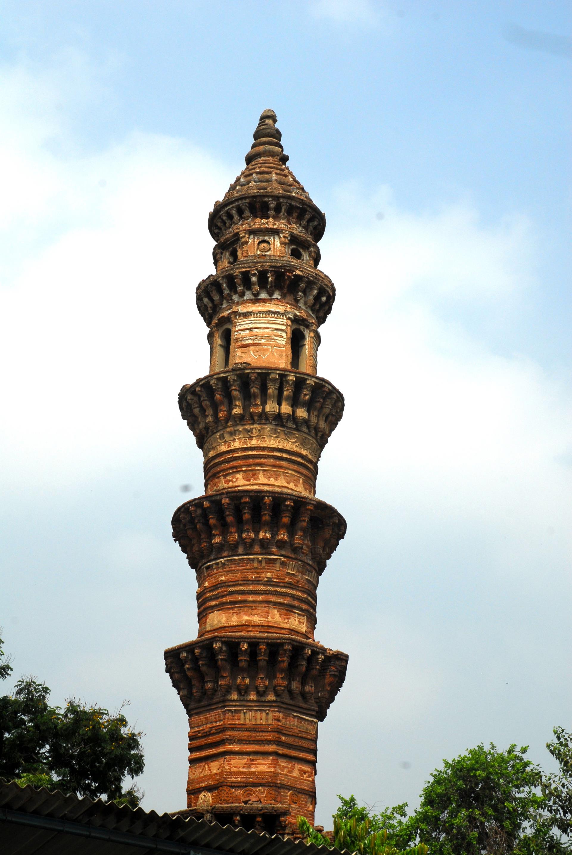 Jhulta Minar