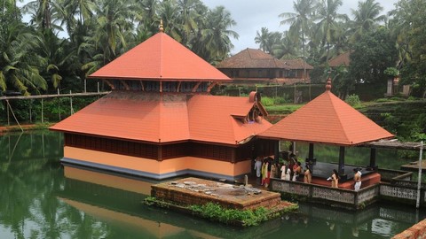 Храм на озере Анантапура 