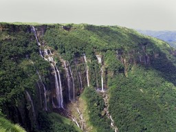 Nohsngithiang Falls