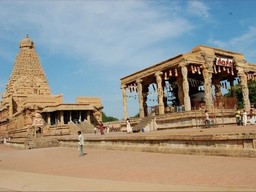 Temple de Brihadeeswarar / Temple de Peruvudaiyar Kovil 